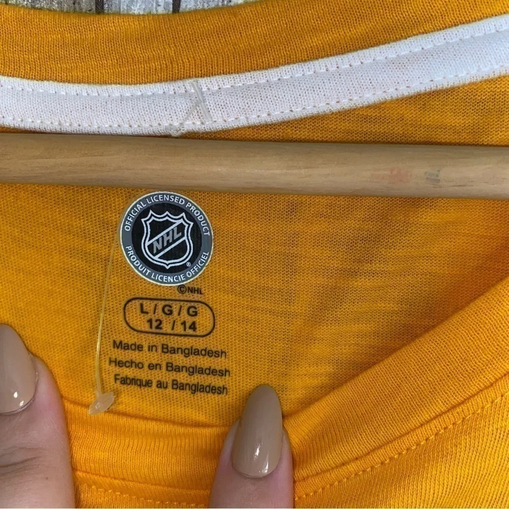 NHL Nashville Predators Women’s Large Yellow Graphic Tee Hockey Shirt NWT - Picture 6 of 6